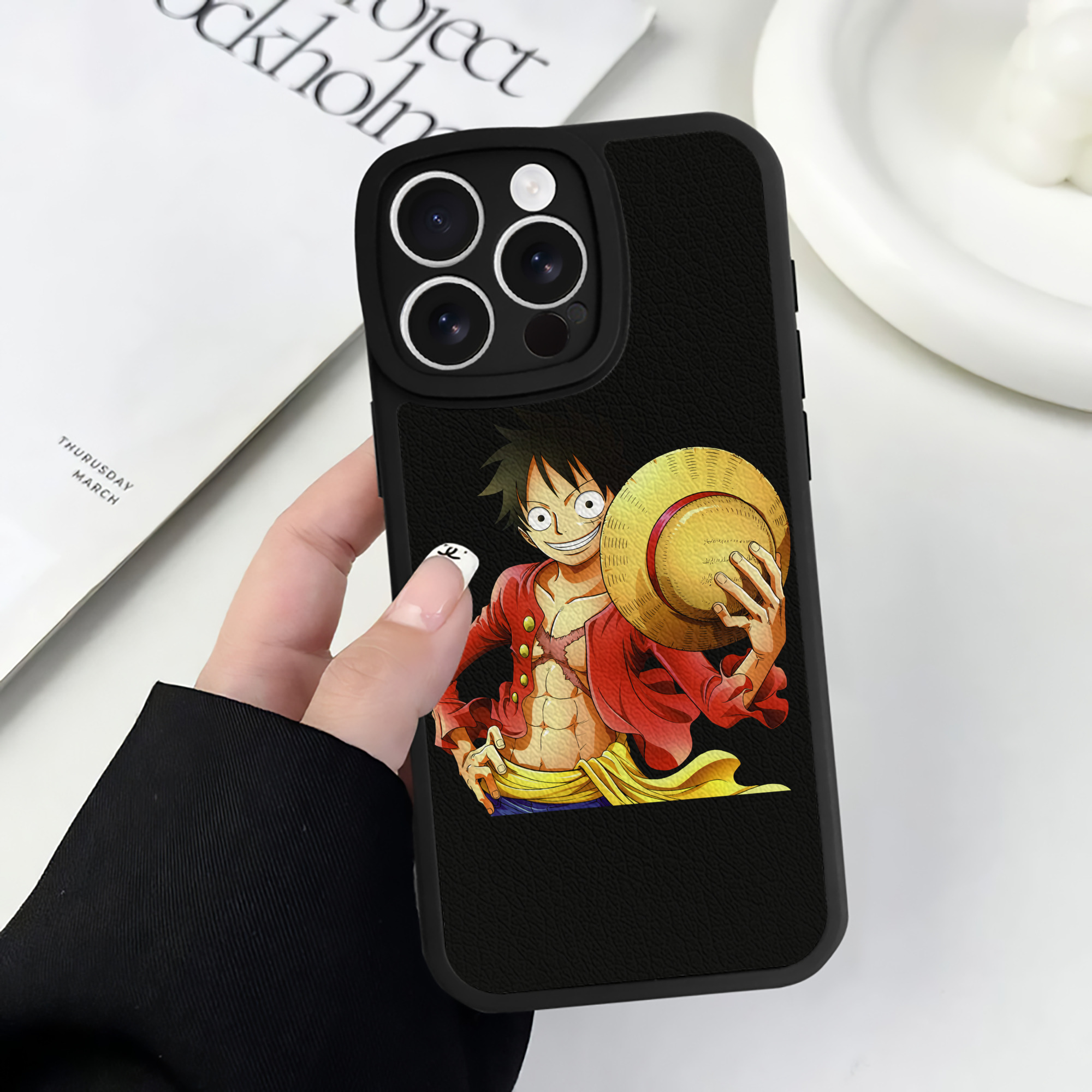 （画像用） ワンピース モンキー・D・ルフィ ONE PIECE Monkey D. Luffy 【iPhone 16シリーズ対応】シリコンスマホケース（レザー調） 材質：シリコン